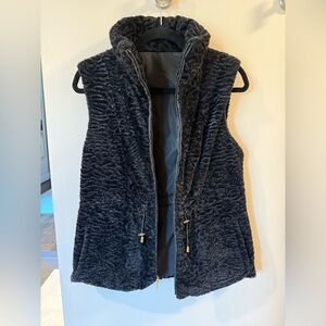 *Like New* Reversible Black Fleece Vest — size: medium